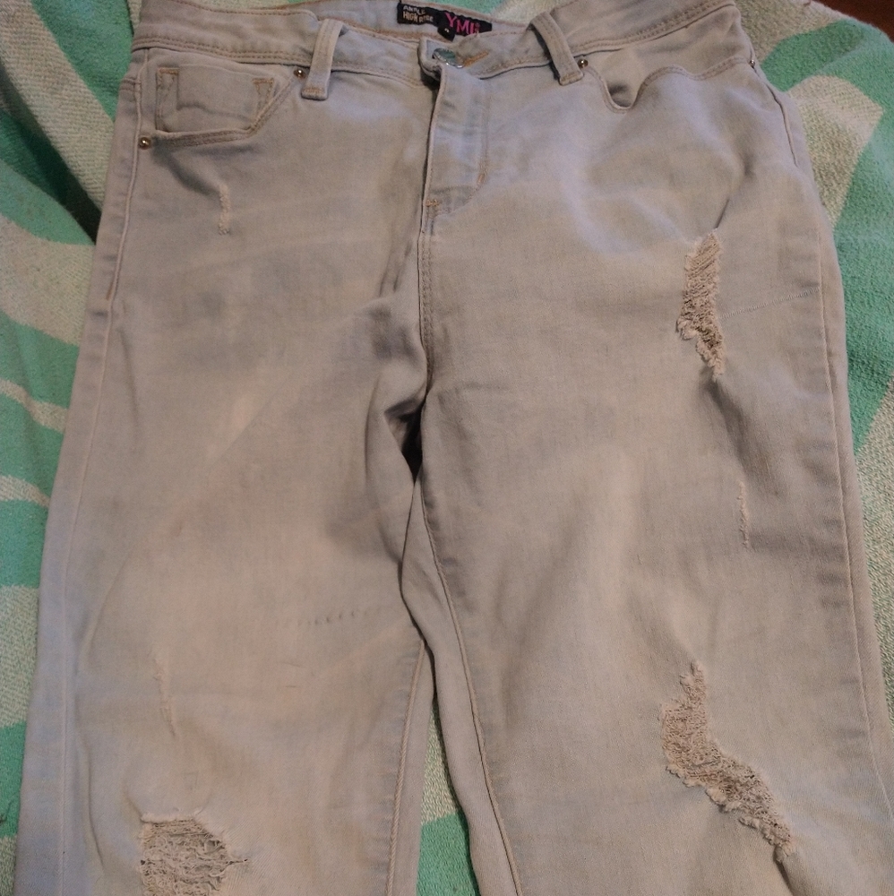YMI Ankle Highrise Lt Wash Distressed Skinny Jeans